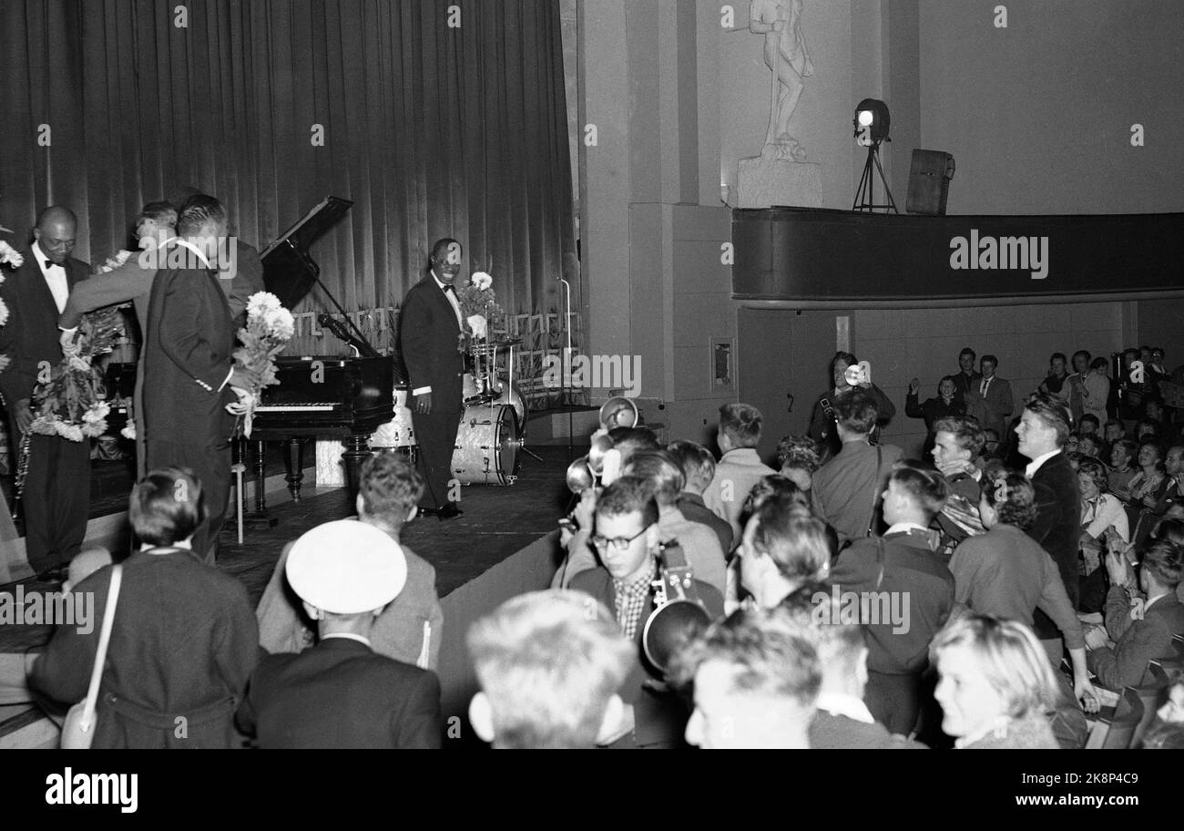 Oslo Oct. 1955 The jazz fever is raging in Norway! Here from one of