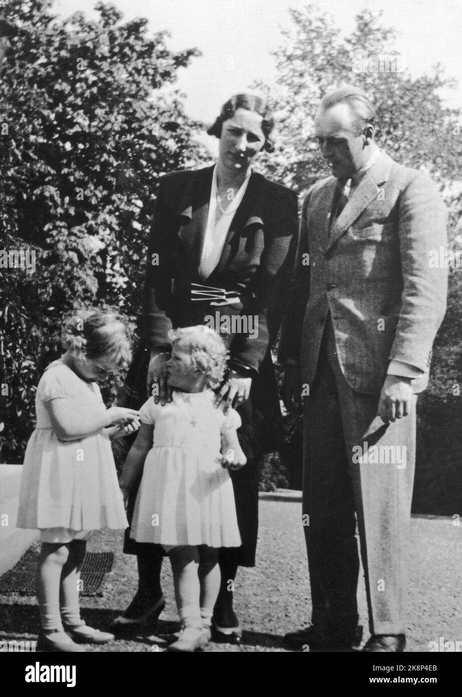 Crown princess martha and crown prince olav with the children hi-res