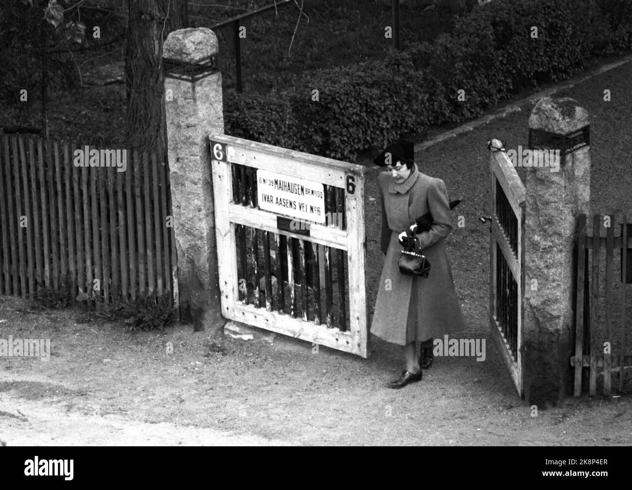 Oslo 19460601 Landsmakers on the Free Foot Mrs. Maria Quisling comes out of the gate at "Villa Maihaugen" where she lives with Mrs. Sporveise Director Kielland. Photo: Th. Scotaam / Current / NTB Stock Photo