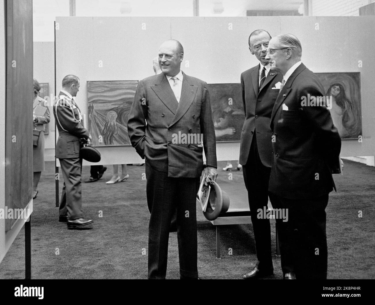 Oslo 19630529 The opening of the Munch Museum. From V: King Olav, director Johan H. Langaard and Mayor Rolf Stranger on a tour of the painting collection. TV. For the King, the painting is seen 'Screams' and Th. For Stranger, 'Madonna' was glimpsed. Photo: Erik Thorberg / NTB / NTB Stock Photo