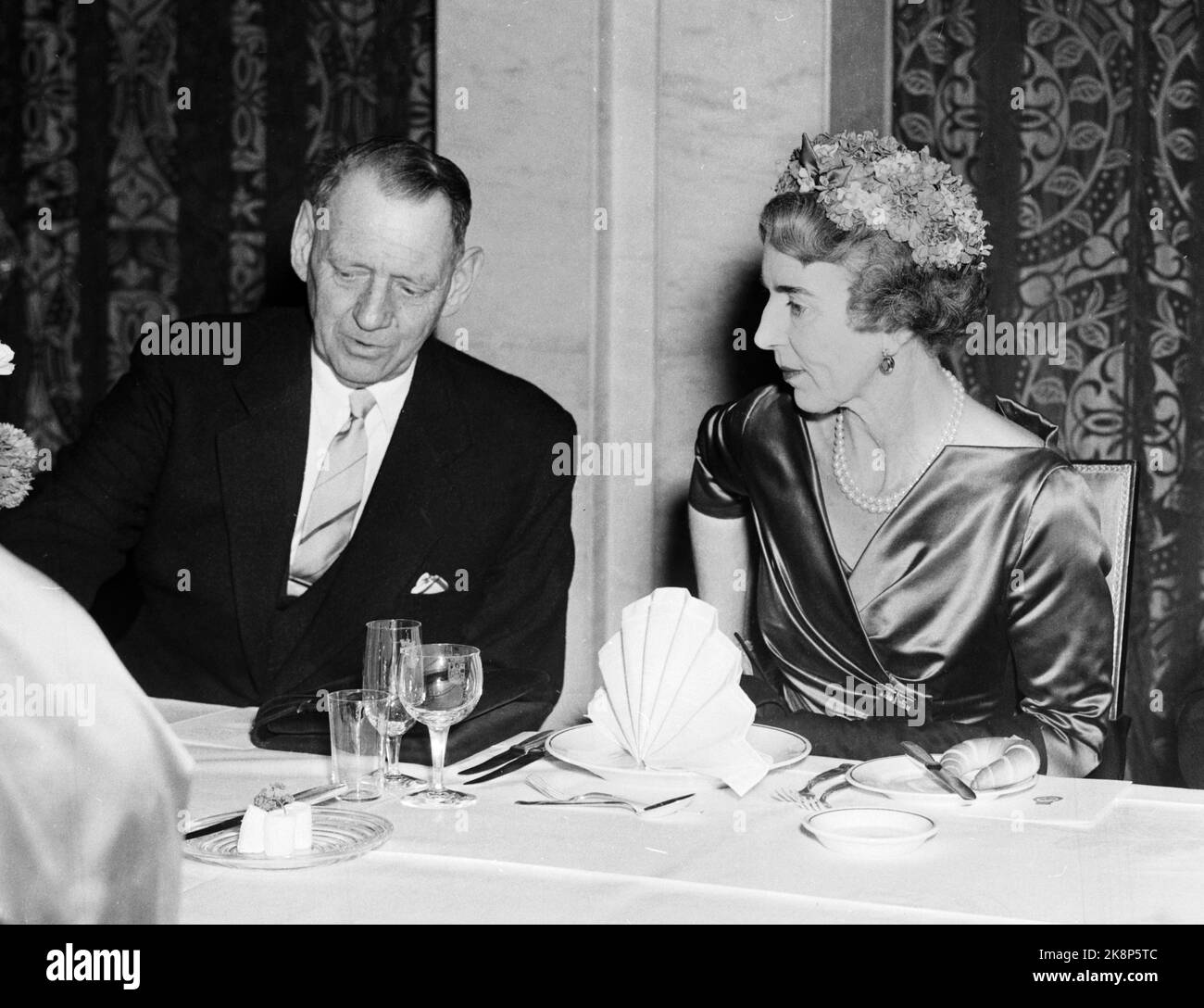 Oslo 196002. Queen Ingrid and King Frederik of Denmark on an official visit to Norway. Here King Frederik and Queen Ingrid during the municipal lunch at Oslo City Hall. Photo: NTB Archive / NTB Stock Photo
