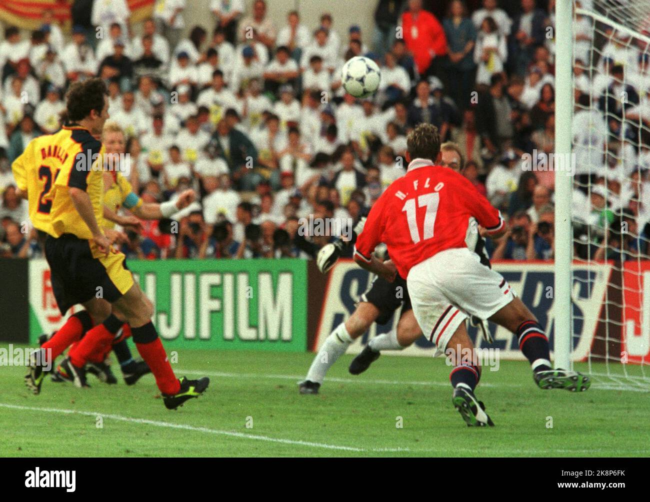 The World Cup France. Norway - France. Norwegian scoring: Håvard Flo right man in the right place at the right time at the beginning of the second half of the World Cup match against Scotland on Tuesday. (Photo Bjørn Sigurdsøn, NTB Plus) Stock Photo