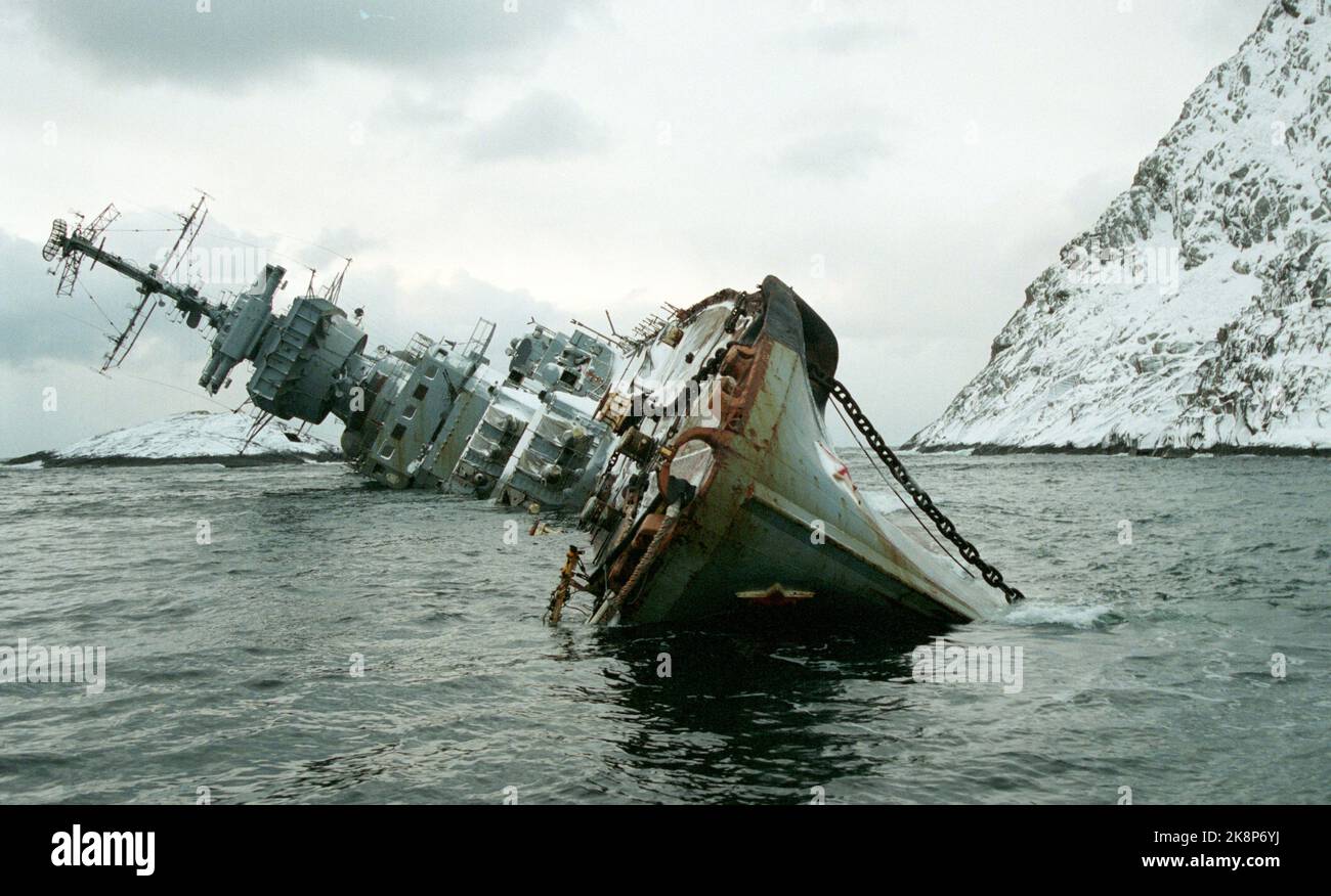 Sørvær in Finnmark. The Russian cruiser "Murmansk" on the ground at