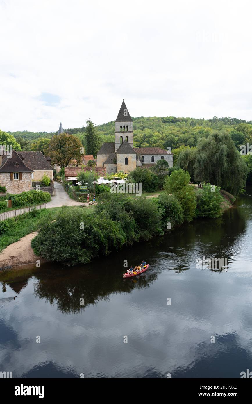 An ariel view of the Saint-Leon-sur-Vezere surrounded by trees and a river in front. Stock Photo