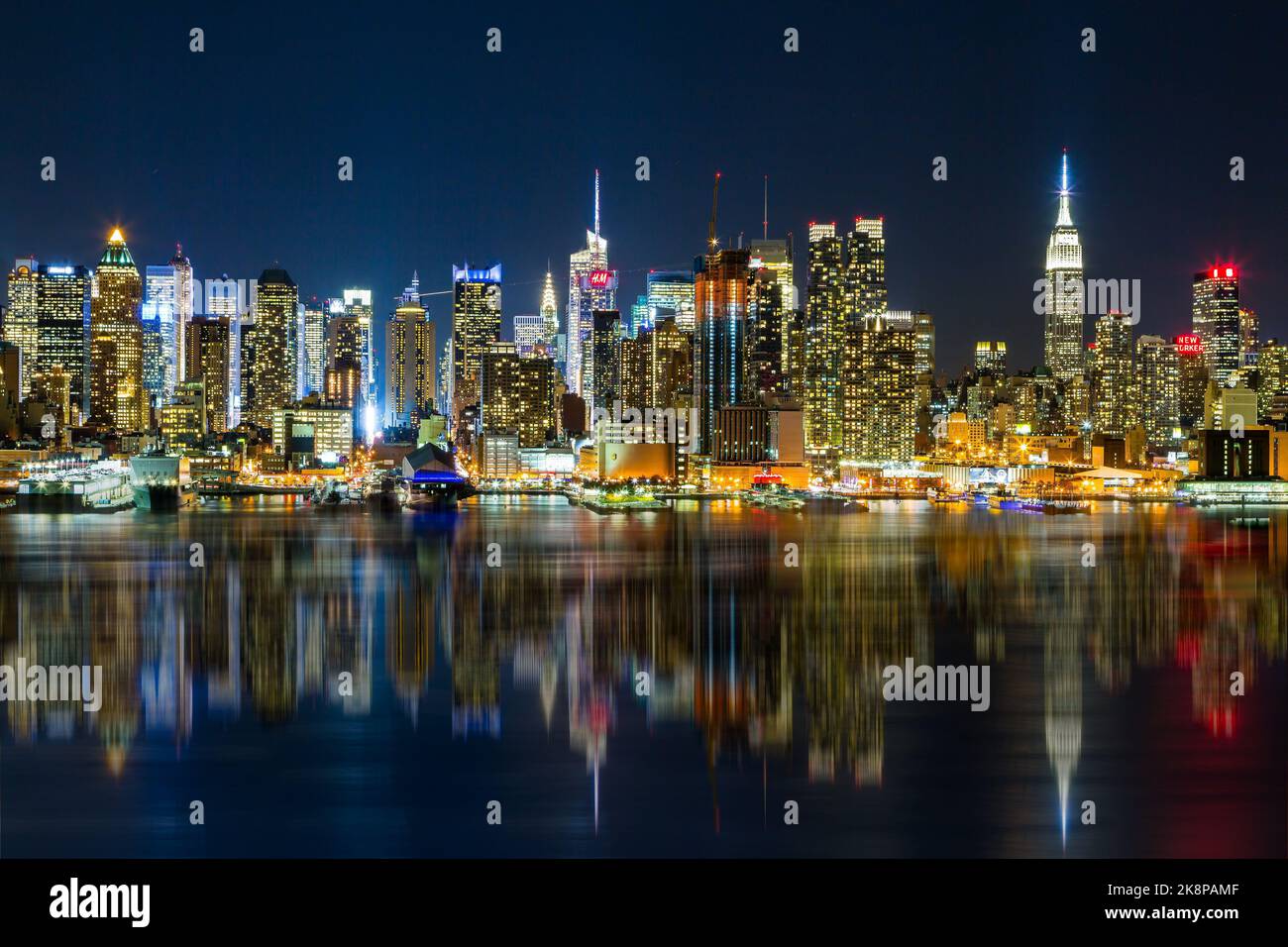 Modern midtown manhattan skyline hi-res stock photography and images ...