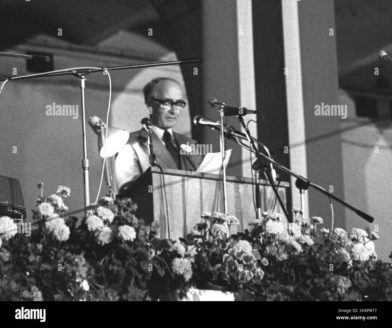 Oslo 19720923. Meeting at Youngstorget where the yes people held their great meeting. Here Prime Minister Trygve Bratteli at the pulpit during the meeting. Photo: Ivar Aaserud, Aage Storløkken and Sverre Børretzen Current / NTB Stock Photo