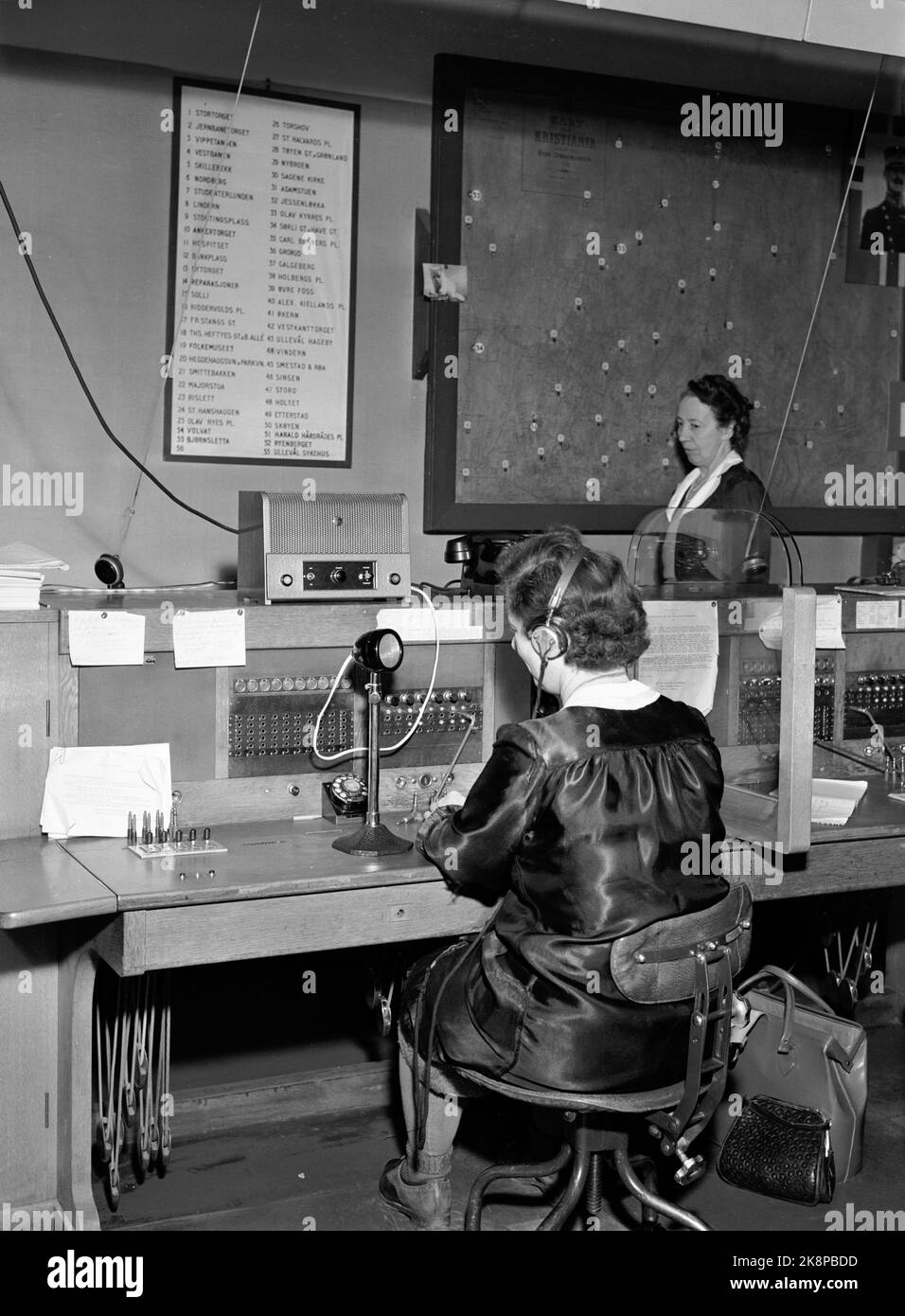 radio-taxis-black-and-white-stock-photos-images-alamy