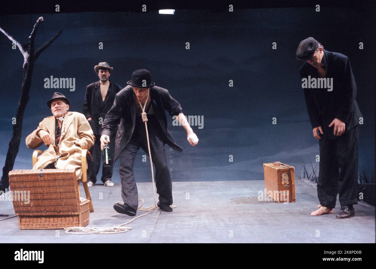 Oslo 19860423. The play 'While We Wait for Godot' by Samuel Beckett is set up on the amphitheater at the National Theater. For example: Ole Jørgen Nilsen, Tom Tellefsen. Otherwise, Knut Husebø and Per Frisch also participated. Photo Morten Hvaal / NTB / NTB Stock Photo