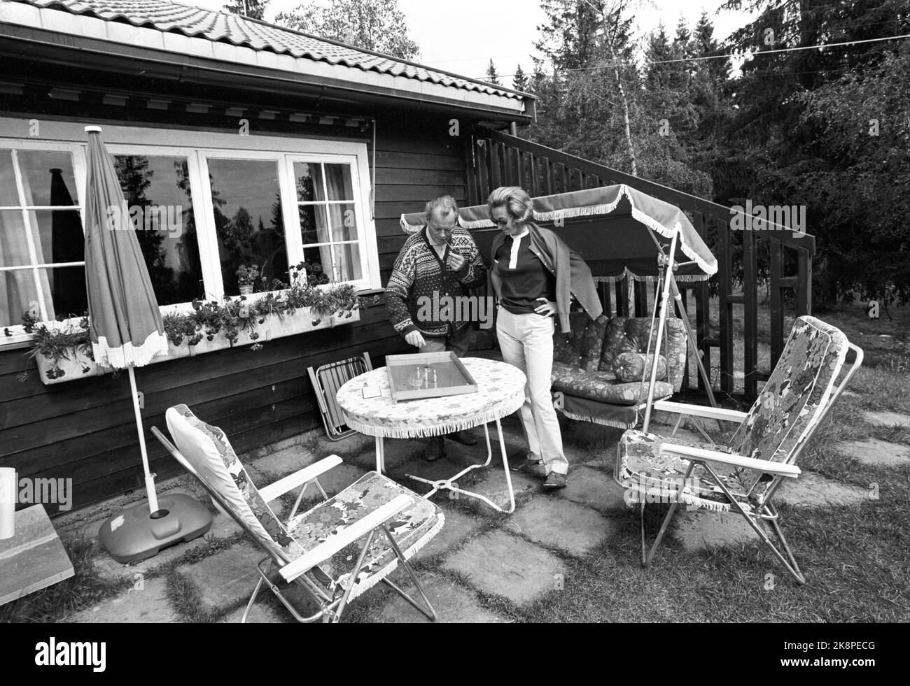 Hamar in the summer of 1970. West Germany's Chancellor Willy Brandt and Mrs. Rut Brandt bought a cabin in Vangsåsen in 1965 at Hamar, and here they spend their summer holidays with the family. Here the married couple on the patio at the cabin, where they enjoy a board game. Photo: Ivar Aaserud / Current / NTB Stock Photo