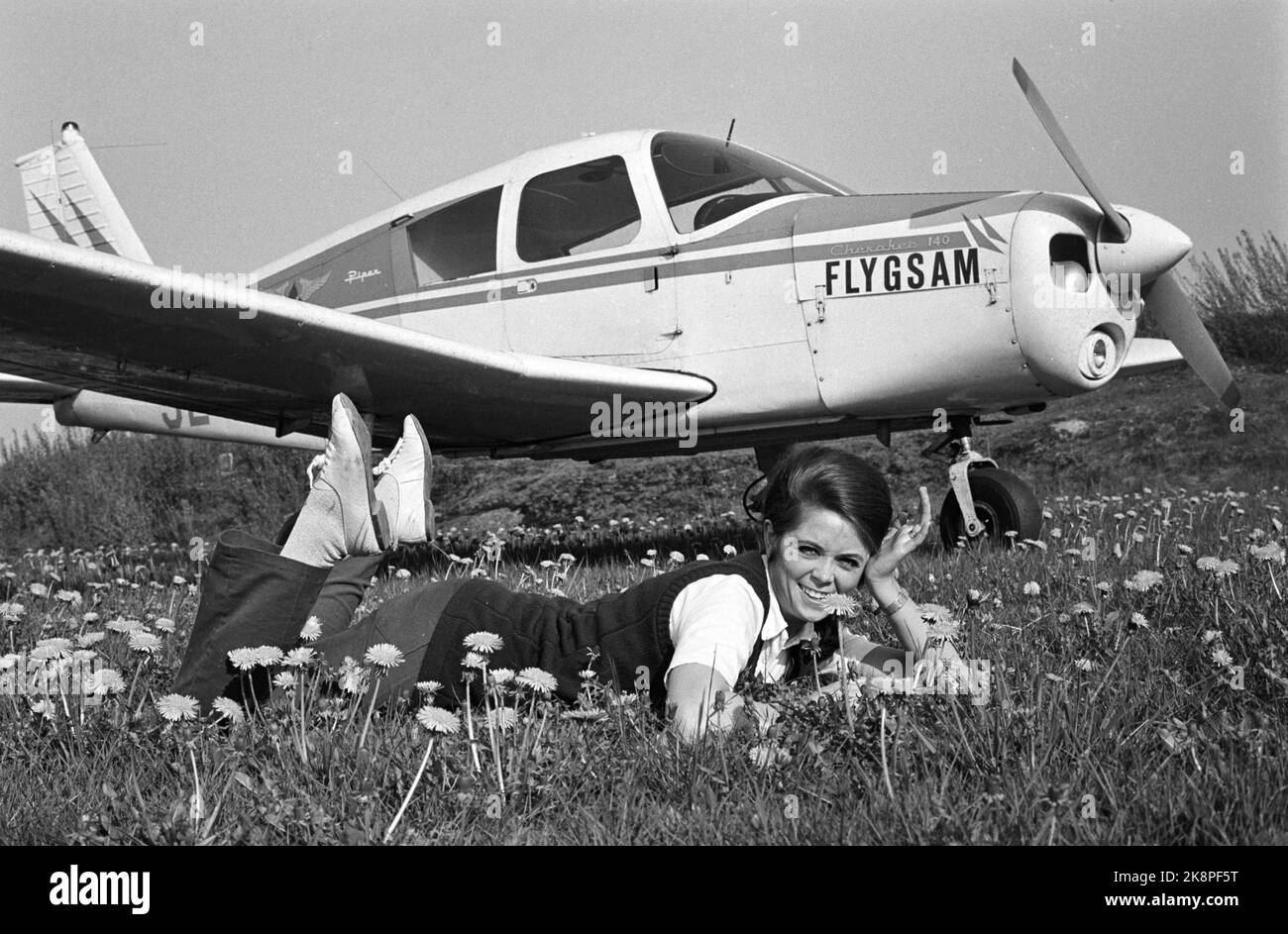 Sweden June 1968 Wenche Myhre took flight hours in Sweden while performing at Ideon in Stockholm. Here she is depicted in connection with her 13th flight time. Photo: Aage Storløkken / Current / NTB Stock Photo