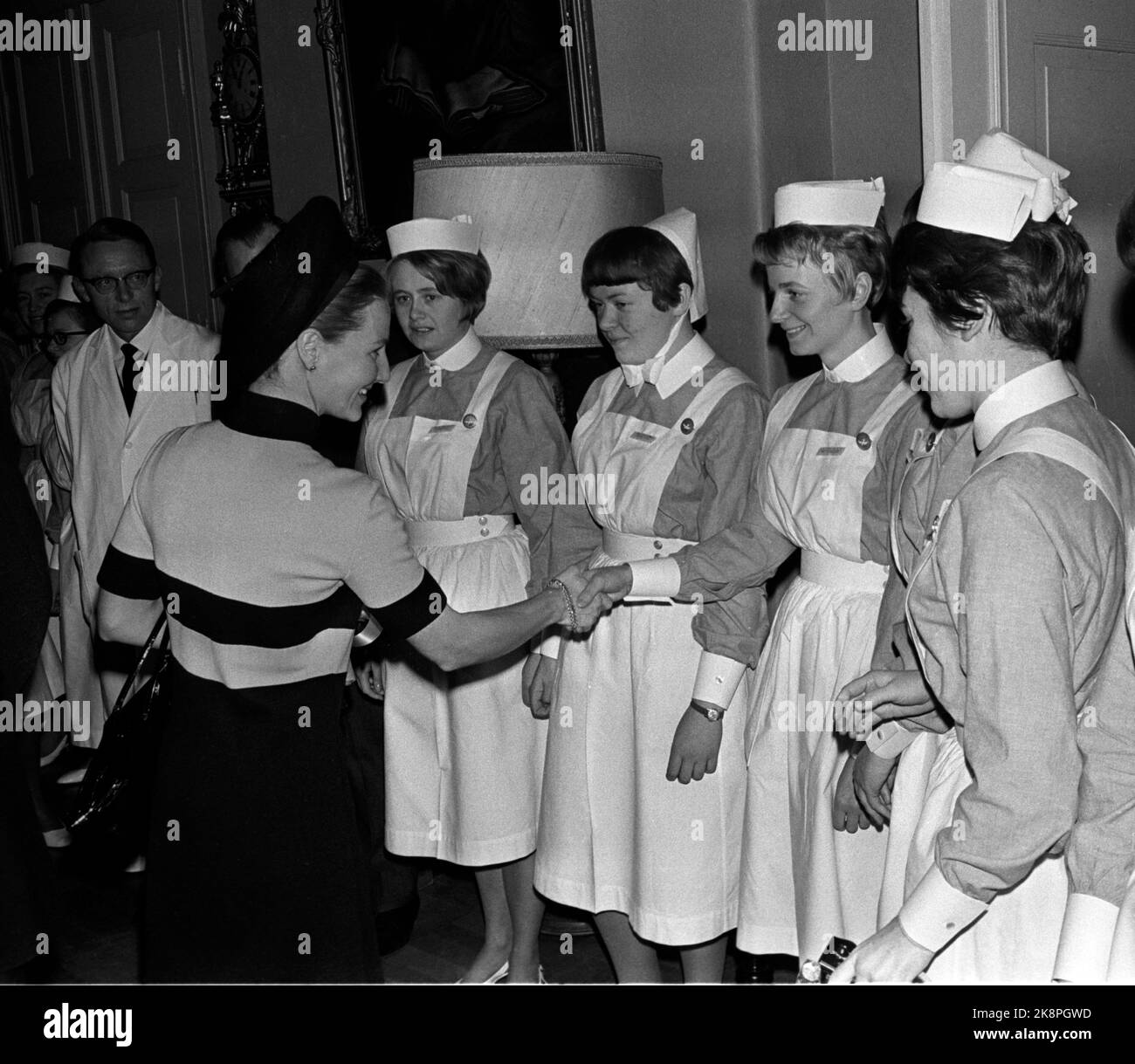 Oslo 19690121 Crown Princess Sonja visits the Deaconess House. Here, Sonja greets nurses. Photo: NTB / NTB Stock Photo