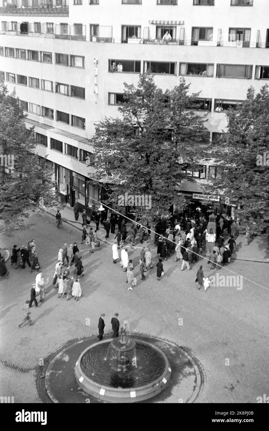 Oslo September 1941 Oslo during World War II: Flight Alarm, people hurry to shelters at St. Olavs Plass 1. Photo: NTB. Stock Photo