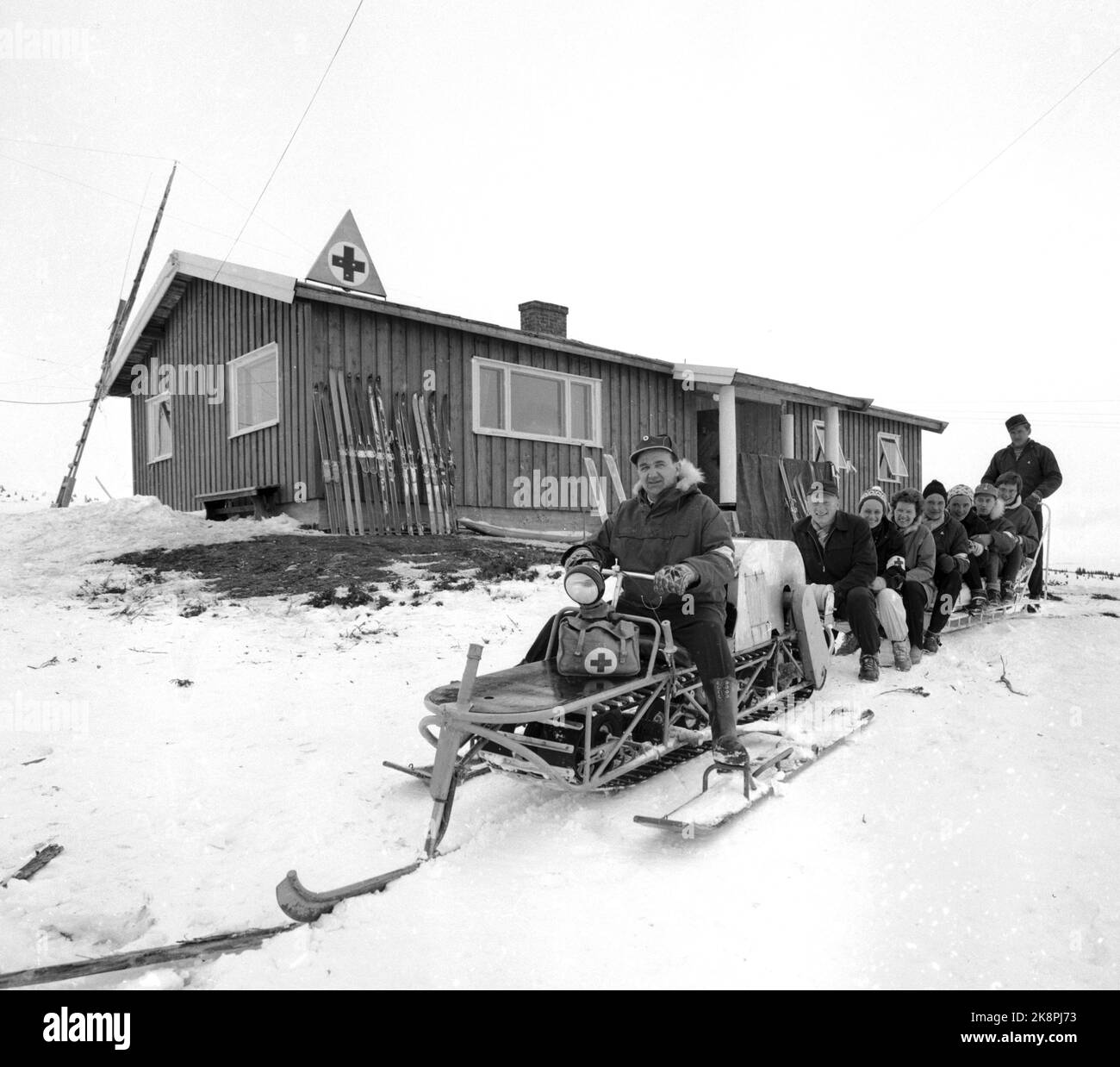 Golsfjellet, Easter 1962: Eight thousand takes care. The Red Cross is