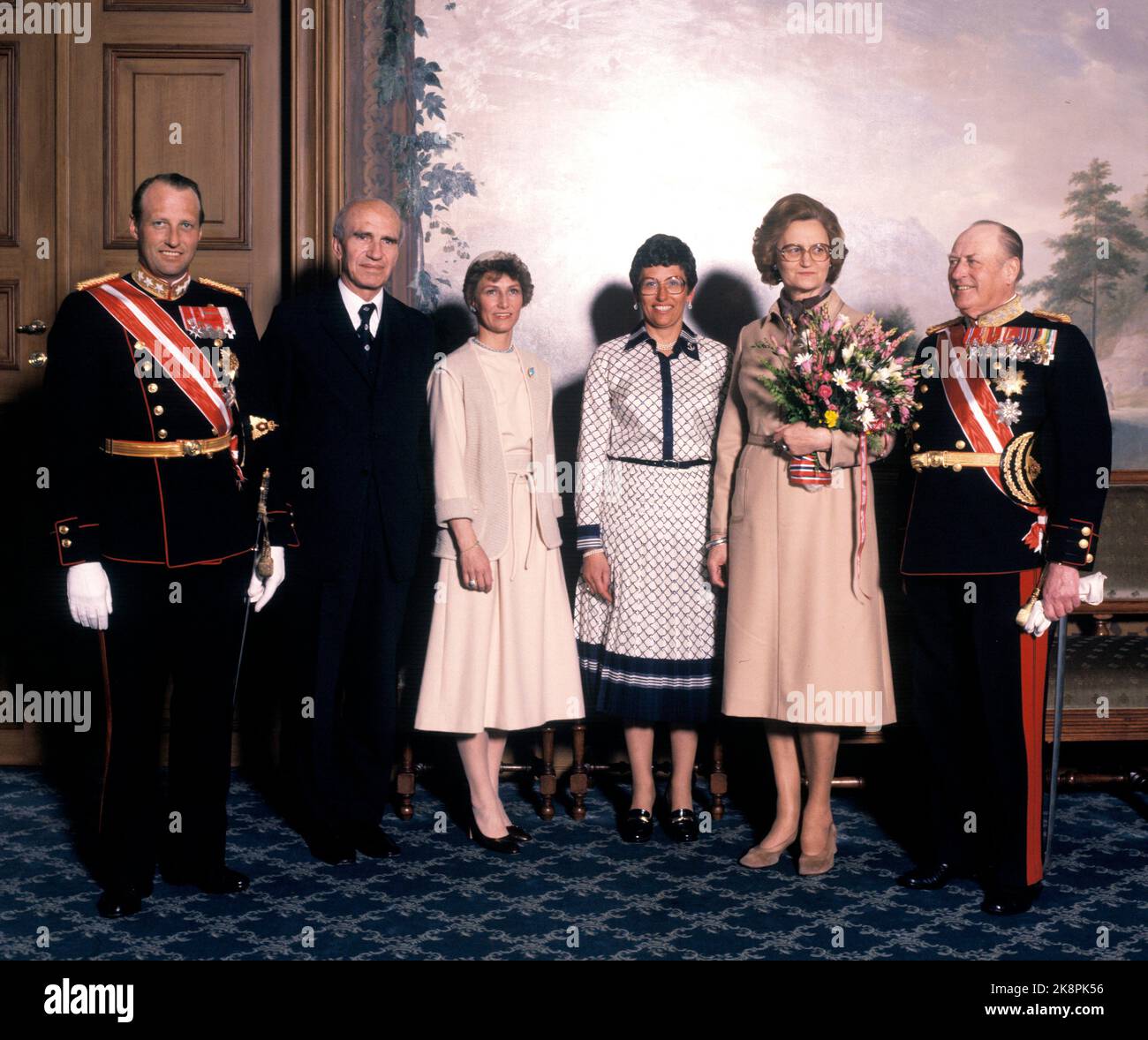 Oslo 19780420. Austrian President Rudolf Kirchschläger on an official visit to Norway. Here photographed in the birdworks at the castle. Eg. Crown Prince Harald, Rudolf Kirchschläger, Crown Princess Sonja, Princess Astrid, Mrs. Kirchschläger and King Olav. Photo: Bjørn Sigurdsøn NTB / NTB Stock Photo