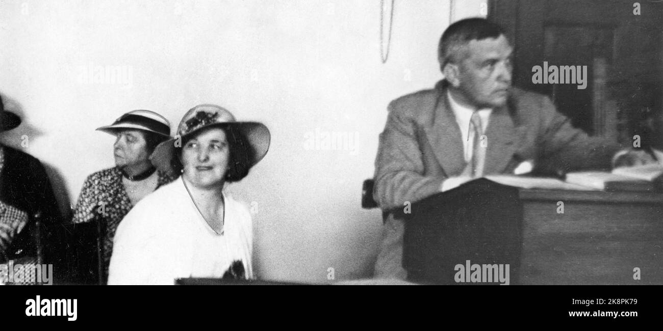 1936. The Cow case. Mrs. Ingeborg Keber in court. On August 8, 1934, Fredrikstad's city bailiff, Ludvig Dahl was killed during swimming at the Rørvasstangen on Hankø. His daughter, Mrs. Ingeborg Køber, was the only witness to the accident. The accident was predicted during spiritist sessions with her daughter as a medium. Dahl also had an accident insurance that was paid his widow. Ingeborg Köber was imprisoned for about half a year, suspected of having contributed to his father's death, but the case was closed. Photo: NTB Stock Photo