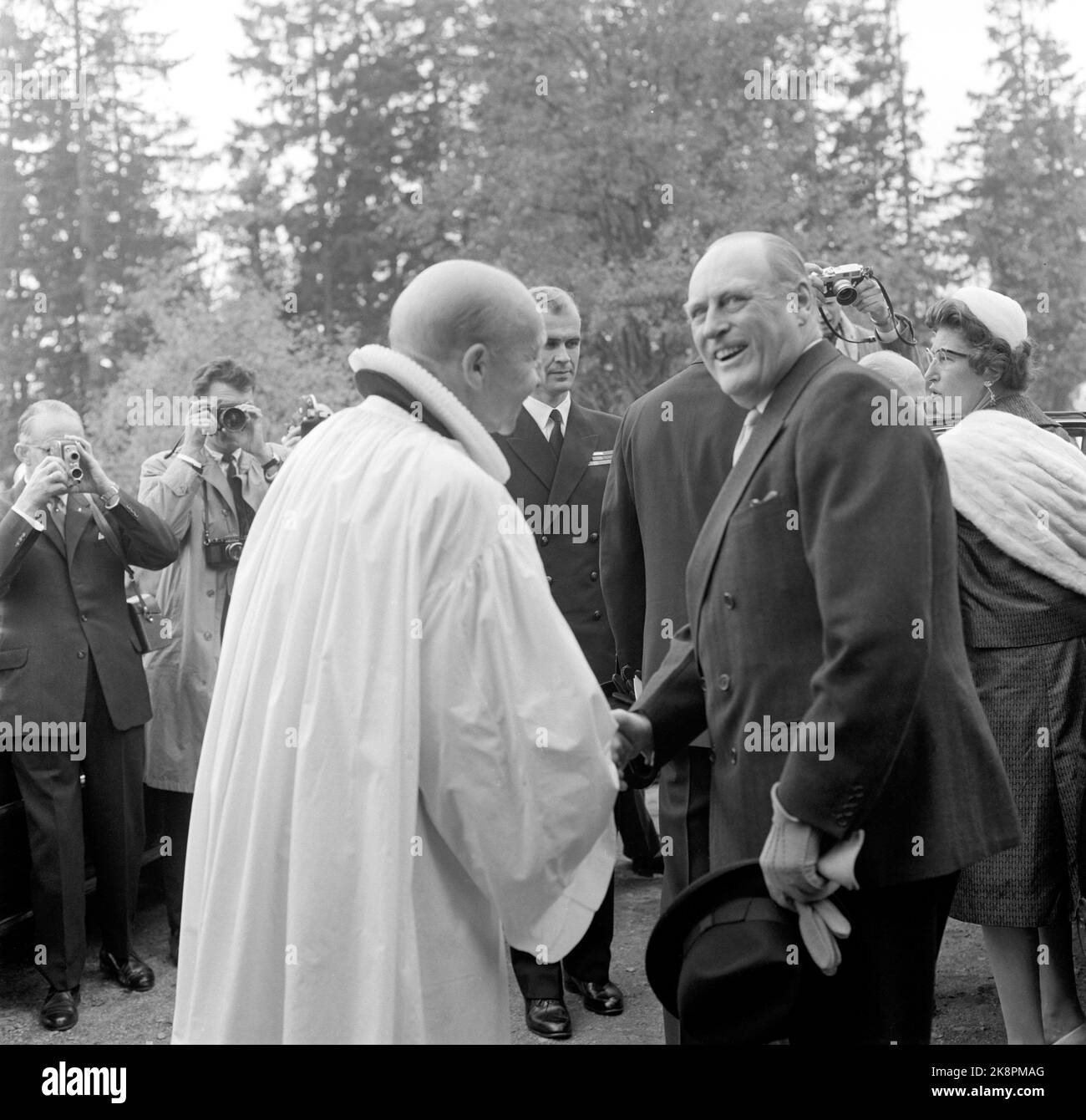 Oslo 19621004. Princess Astrid and Johan Martin Ferner baptizes her daughter Cathrine in Holmenkollen chapel. Here greets is gentle King Olav on the priest. Princess Astrid (t.h.). Photo: Ivar Aaserud Current / NTB Stock Photo