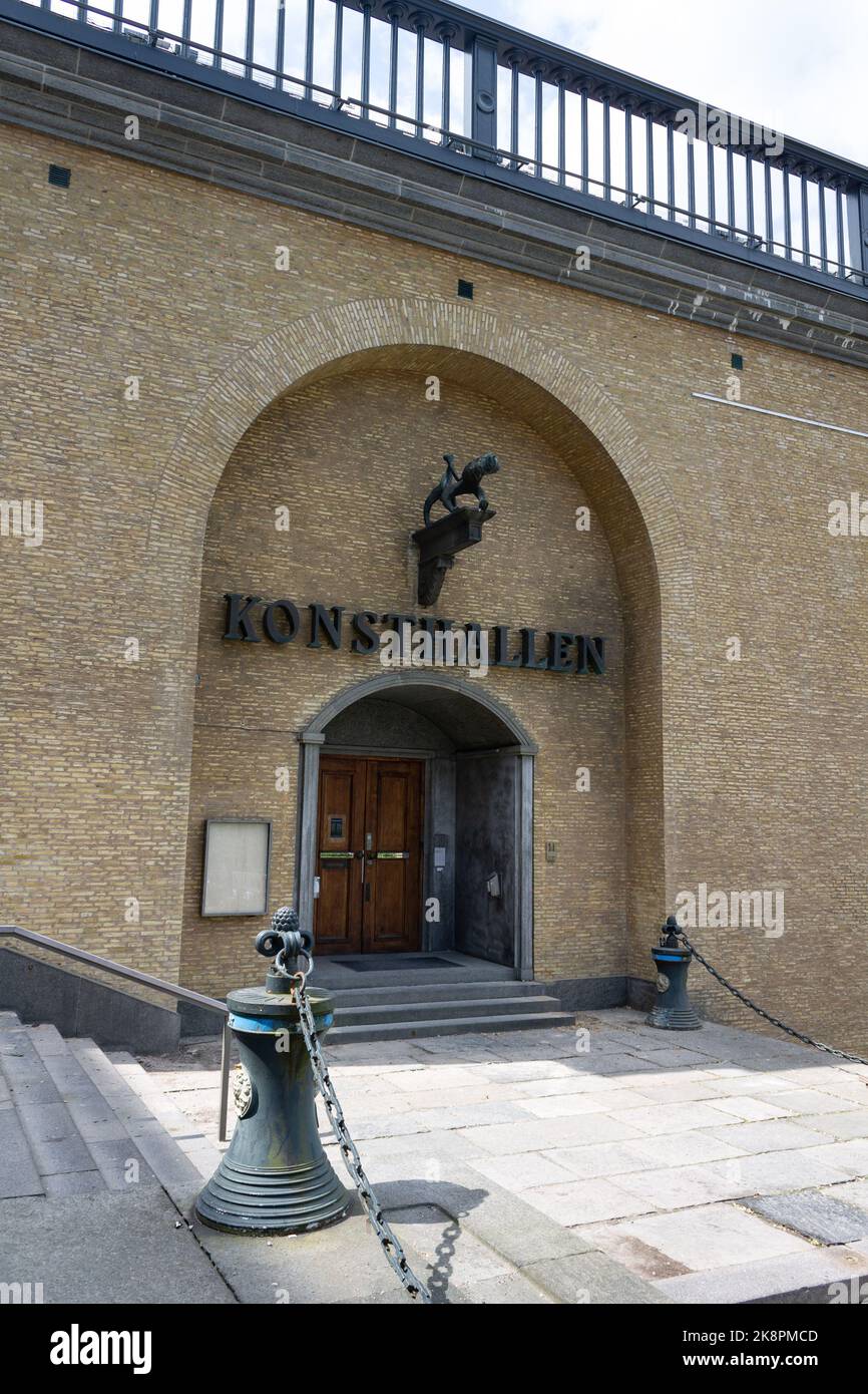 A vertical shot of the Kunsthallen Gothenburg arts museum entrance in Sweden Stock Photo