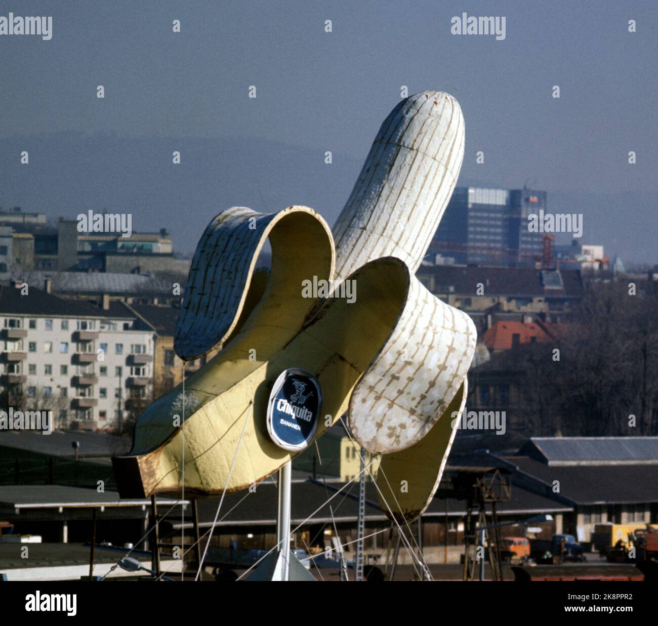 Oslo 1975 Banan-Matthiessen's sculpture of a banana at the top of Banan ...