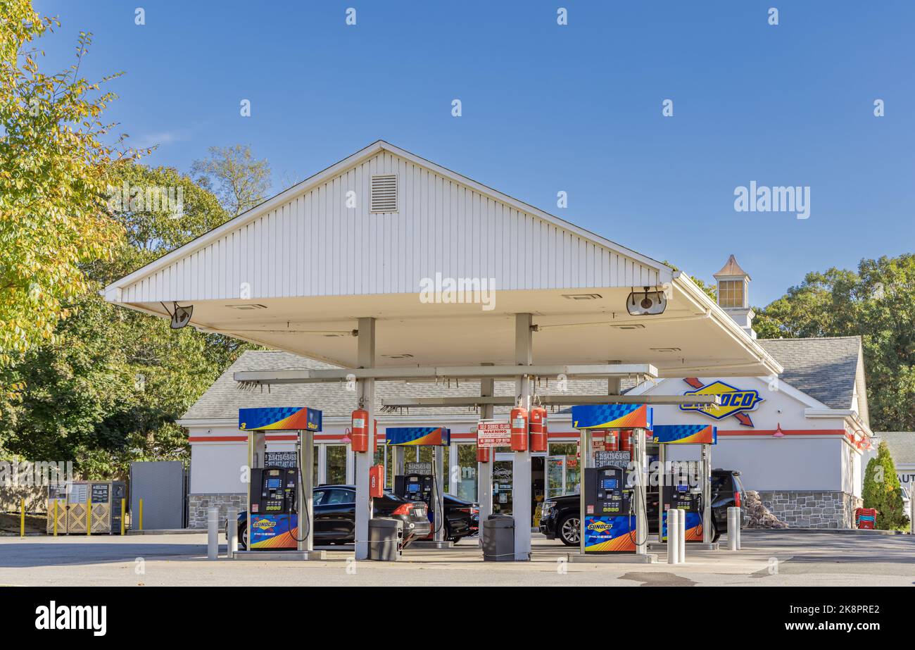 Sunco gas station in Southampton, NY Stock Photo Alamy