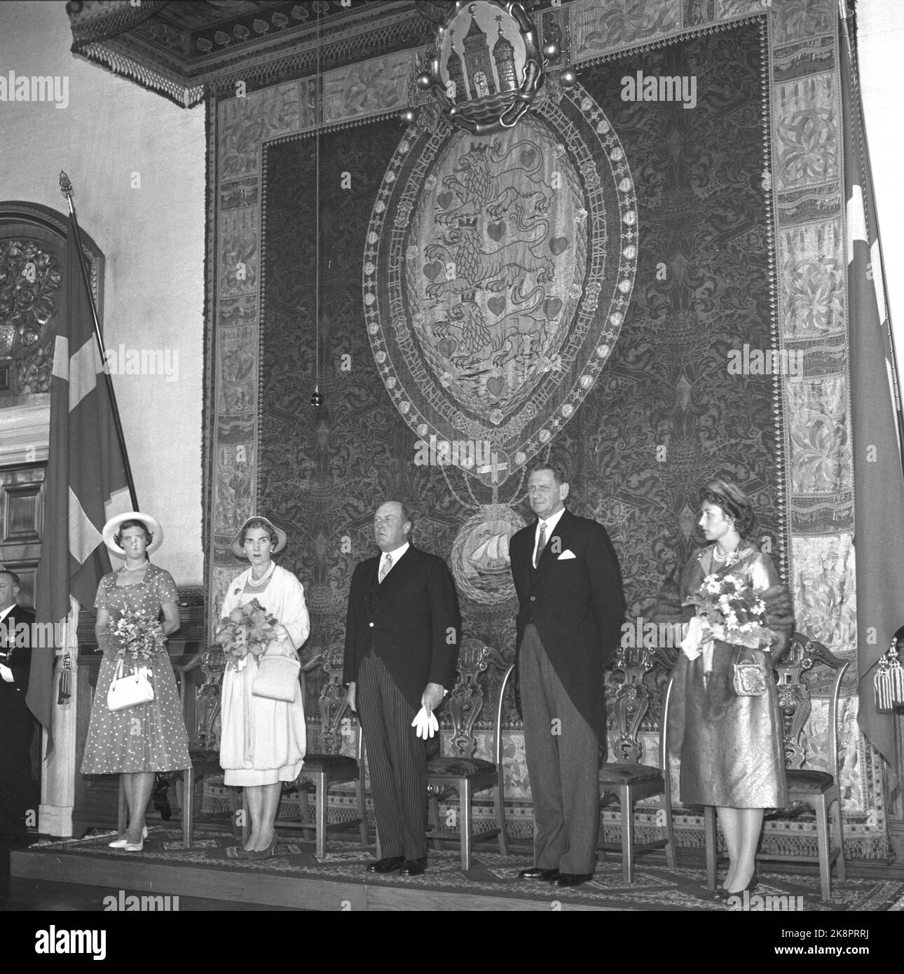 Copenhagen, Denmark 19580912. King Olav on his first official state visit as king together with Princess Astrid in Denmark 1958. Here from the reception in the town hall. From left: Denmark's throne, Princess Margrethe, Queen Ingrid, King Olav, King Frederik and Princess Astrid. Photo: Jan Stage NTB / NTB Stock Photo