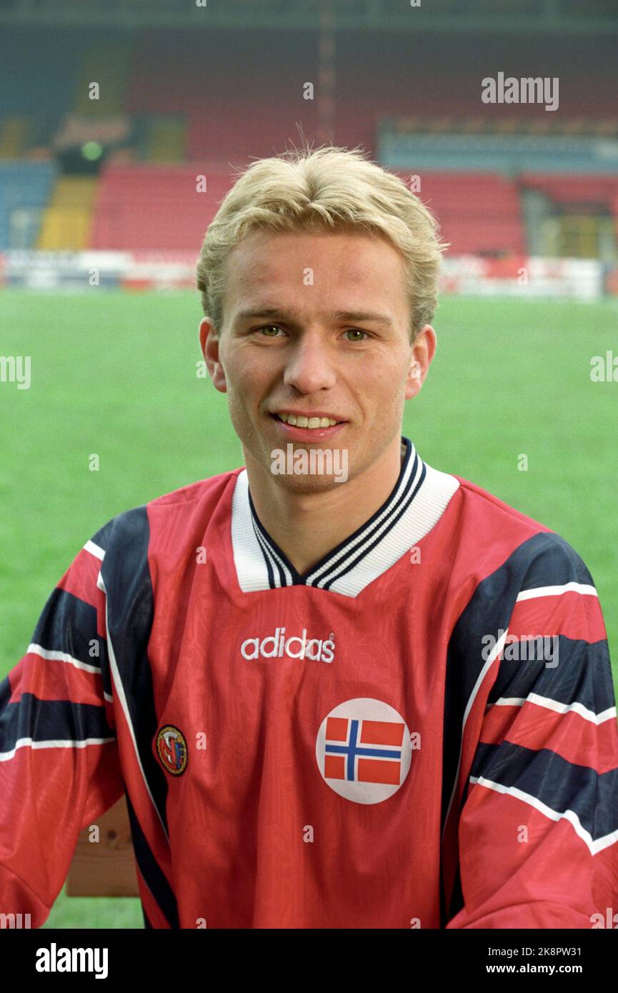 Knut falch hi-res - portrait photography and soccer ntb alone stock images Alamy