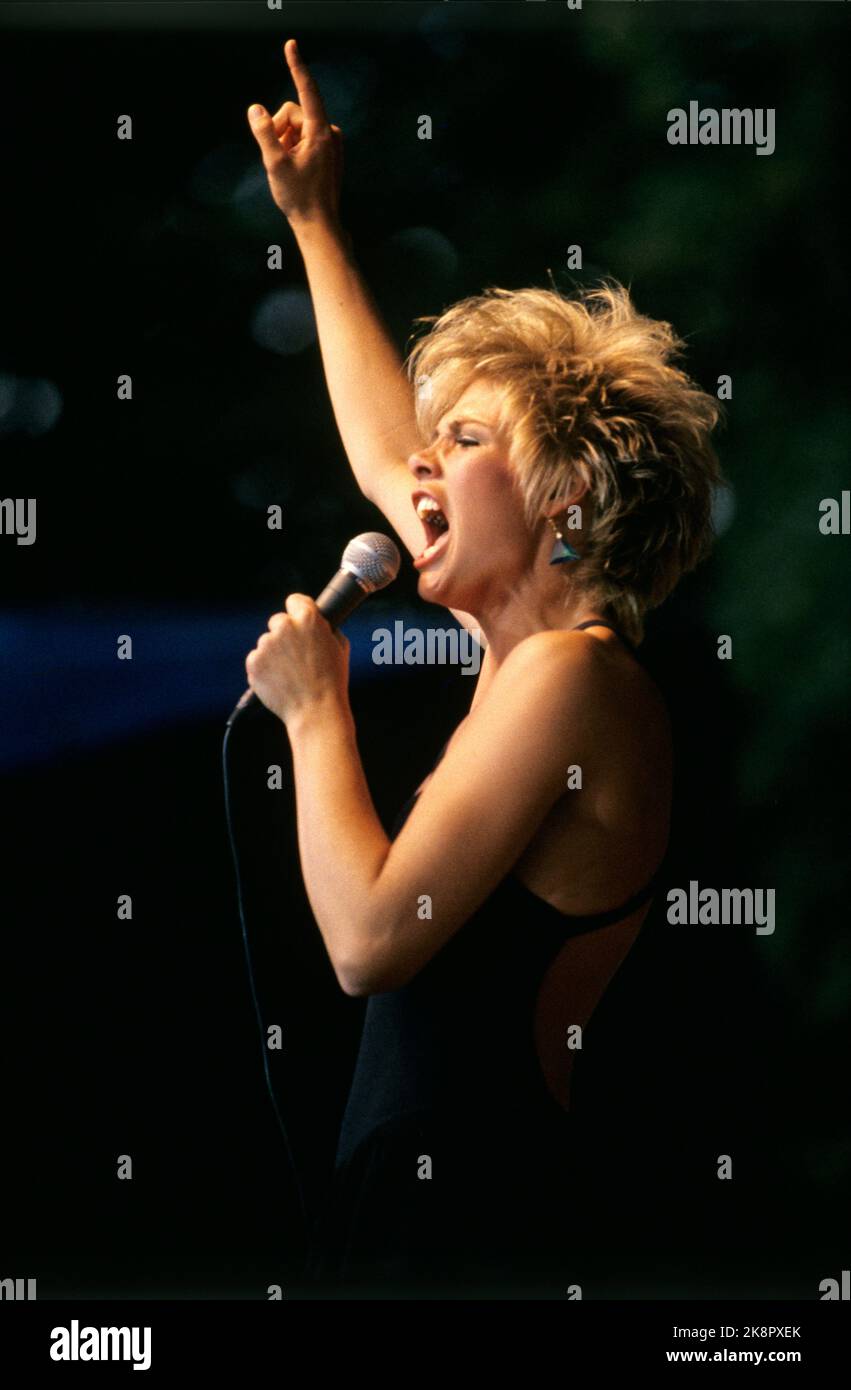 Oslo 19870725. Torhild Sivertsen, vocalist in the Tomboy group on stage during a concert at St.Hanshaugen. Photo Inge Gjellesvik / NTB / NTB Stock Photo