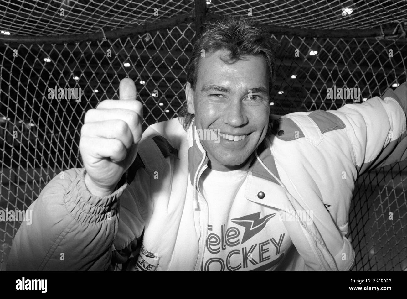 Oslo 19890406 BWorld Cup in ice hockey in Norway. Norway's keeper Jim Marthinsen shows the