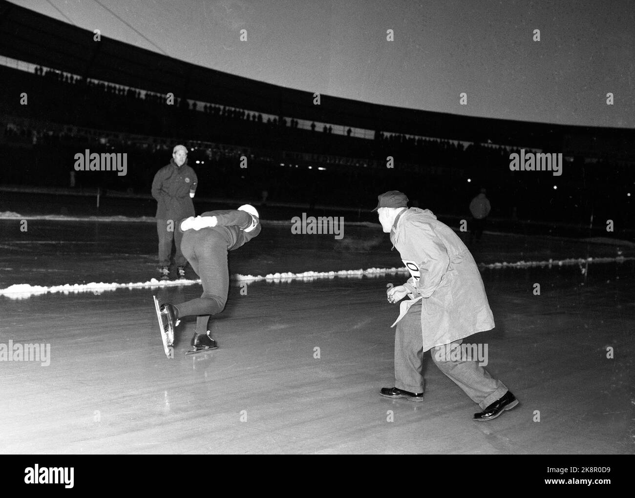 Gothenburg Sweden 19590201 European skating championships, fast runs, at Nya Ullevi in Gothenburg. Knut Johannesen / Kuppern in action of 10,000 meters. His secondary Thorbjørn Kaarstad cheering him on, and keeps him informed about how he is. Photo: NTB / NTB Stock Photo