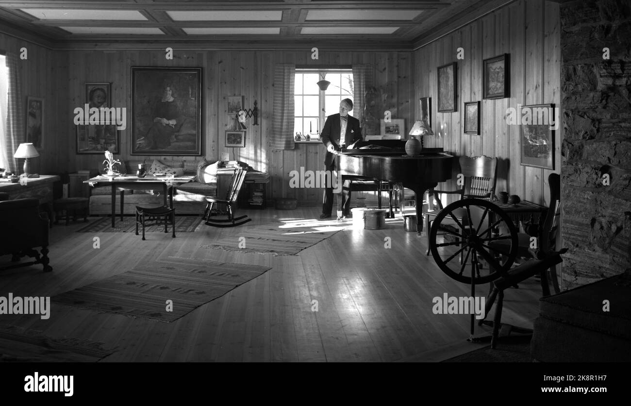 Sverre a borretzen current ntb full figure pianos alone interior hires