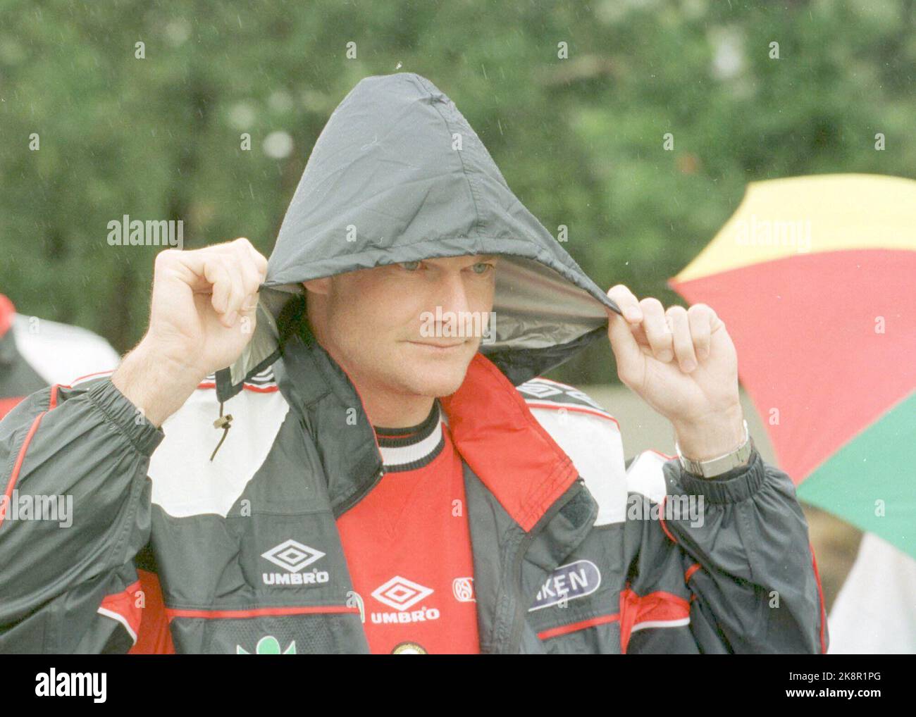 Stay dry hi-res stock photography and images - Alamy