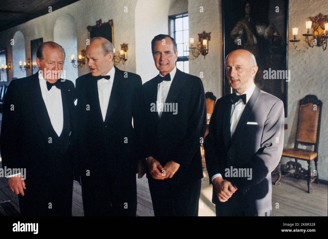 Oslo 19830629. USA Vice President George Bush on an official visit to Norway. The government's dinner at Akershus Fortress. From: Ambassador Mark Austad, Foreign Minister Svenn Stray (H), Vice President Bush and Prime Minister Kåre Willoch (H). Photo: Erik Thorberg / NTB Stock Photo