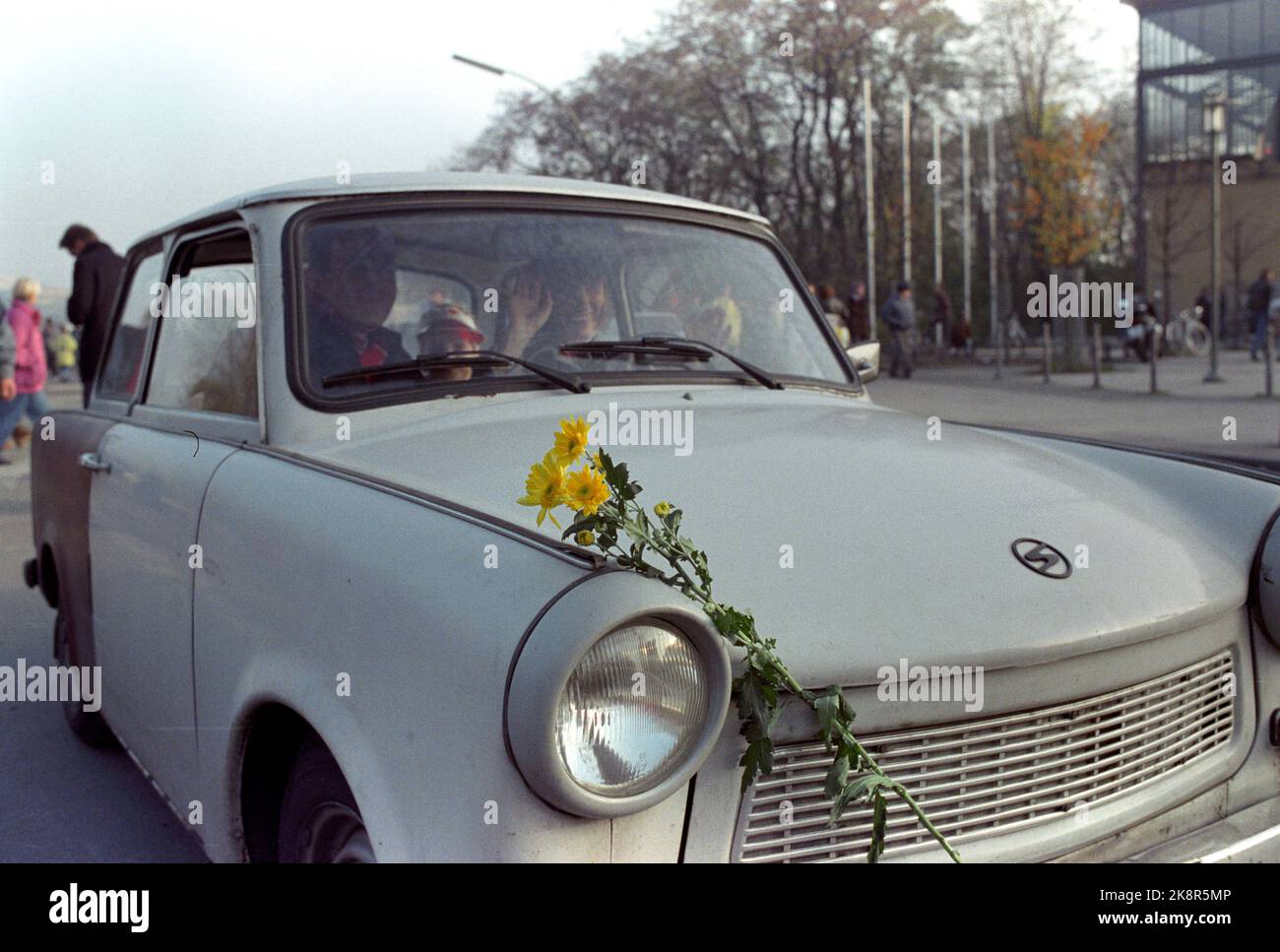 Car decorated with flowers hi-res stock photography and images - Page 15 -  Alamy