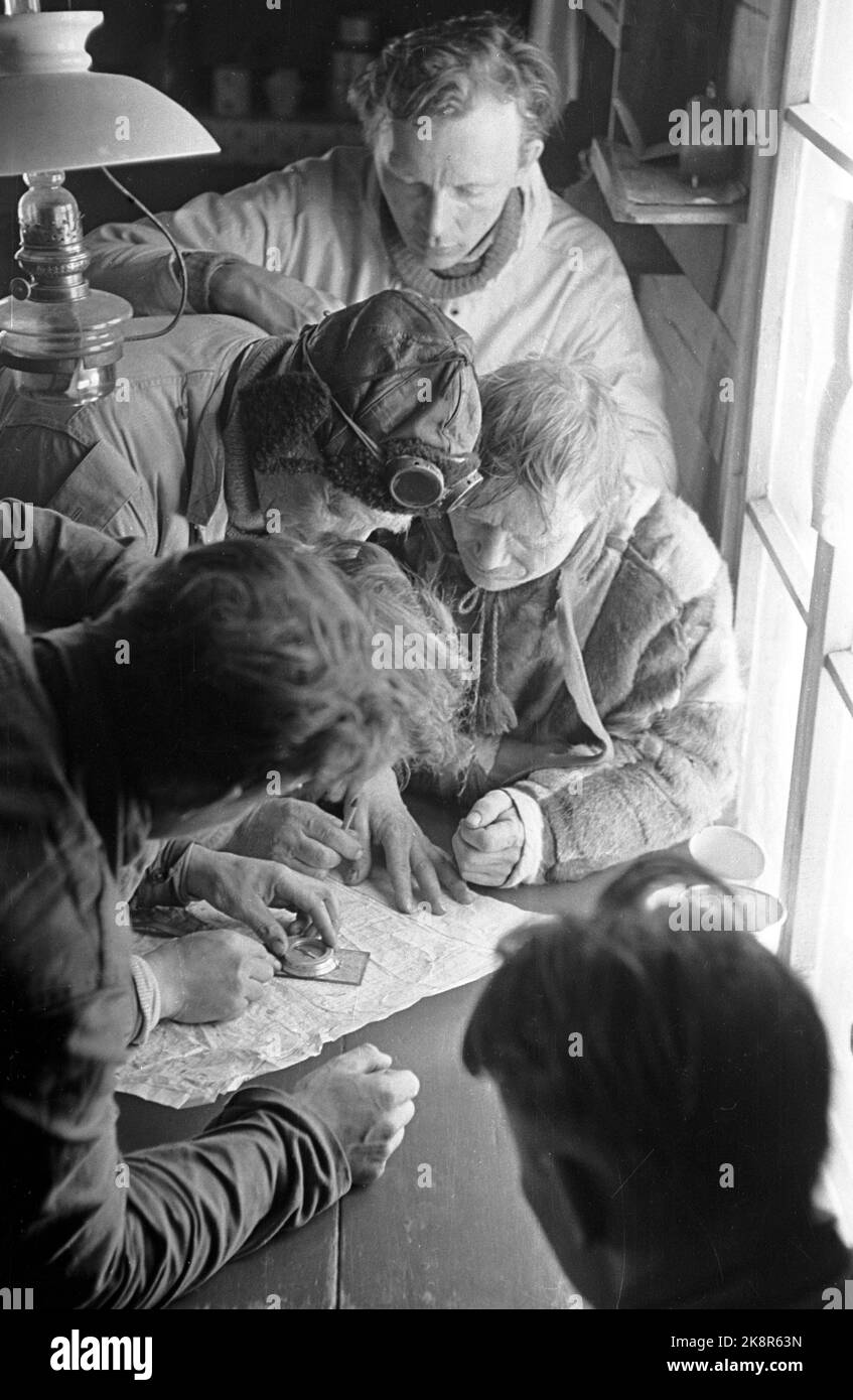 Finnmark in the winter of 1949. Extensive wolf hunting on Finnmarksvidda. The Ministry of Agriculture allocated money to hunt wolves in Finnmark after large flocks of reindeer had been damaged by wolves. The action used local and hired hunters as well as flights and belt cars. Here the hunt is planned with maps and compass. Photo: Sverre A. Børretzen / Current / NTB Stock Photo