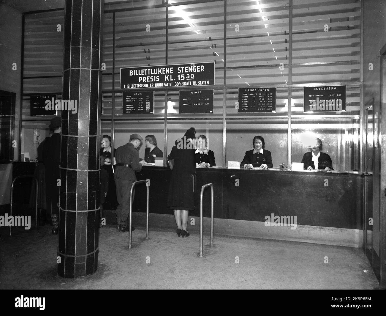 Oslo November 1943. The Kinocentralen with ticket hatches with ladies