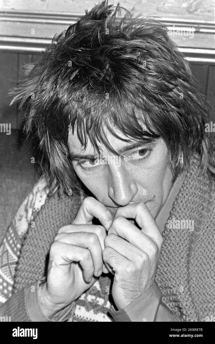 Oslo 19761104. Rod Stewart meets the press the day before a concert in Oslo, November 4, 1976. Photo Oddvar Walle Jensen / NTB / NTB Stock Photo