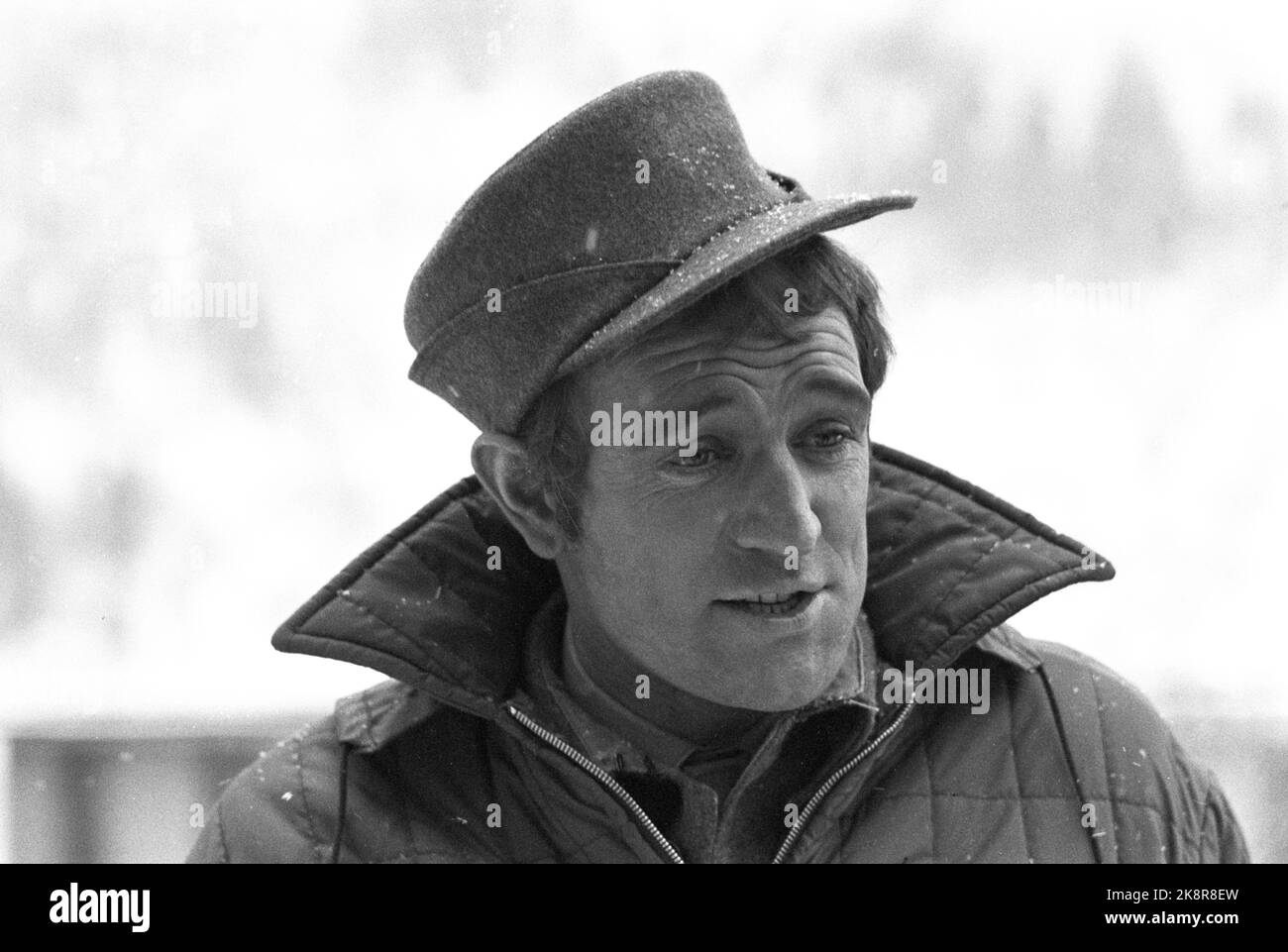 Rjukan January 1965 Film recording of 'Heroes from Telemark' at Rjukan. About the heavy water saboteurs from Kompani Linge. Sabotage towards Vemork power station. The British company Benton Film poses with a staff of 120. Hero number two is the Irish actor Richard Harris who plays saboteur Knut Straud. Photo: Sverre A. Børretzen / Current / NTB Stock Photo