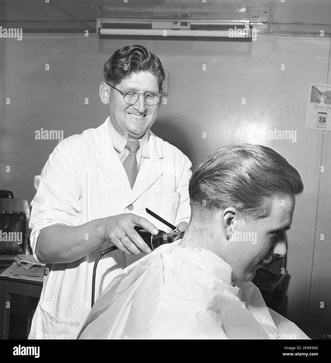 Aage storlokken current ntb strike shaving hairdresser labor conflicts