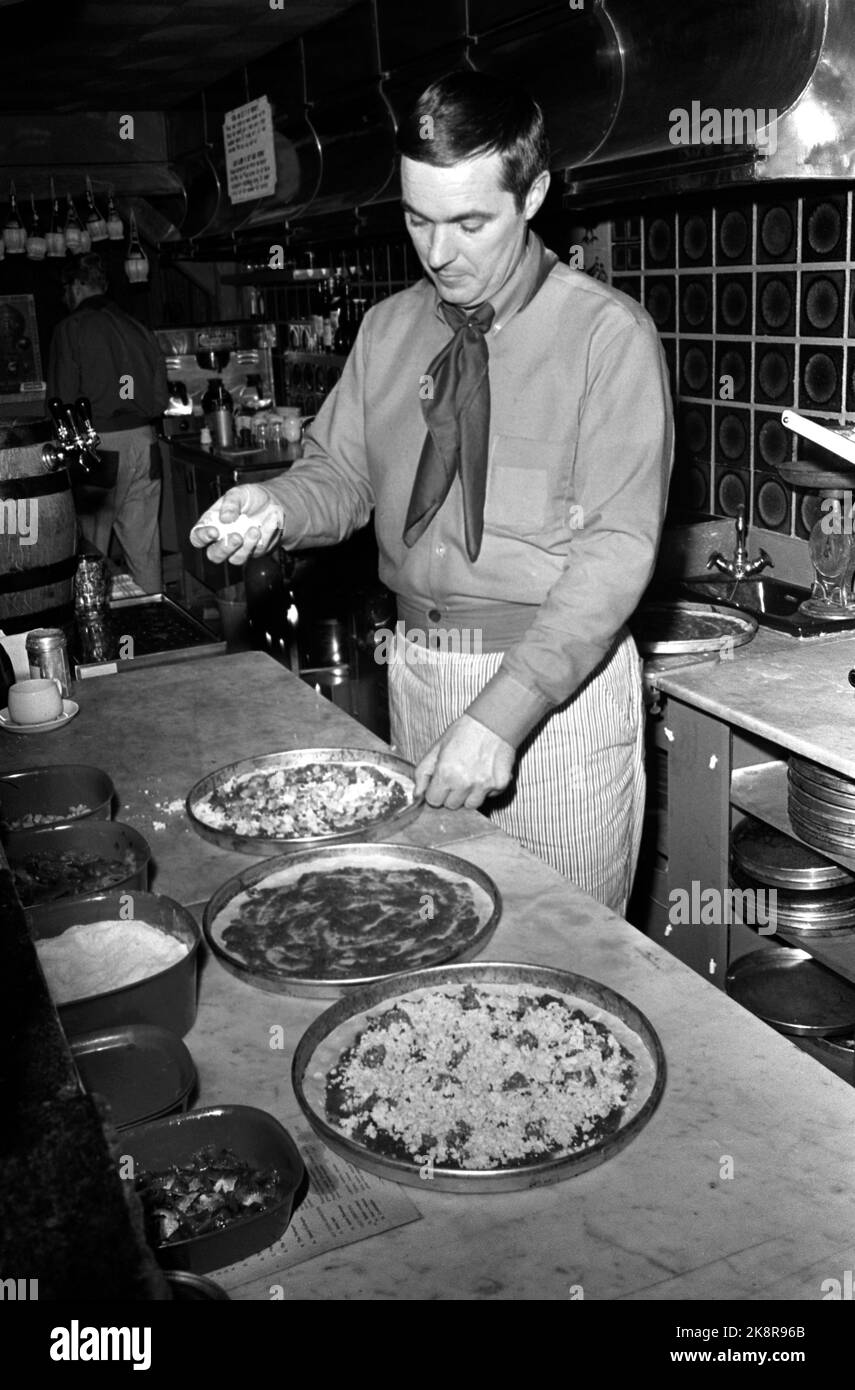 Oslo 19700525 Pizza restaurant in the index house. Chef that makes pizza. Photo: NTB / NTB Stock Photo