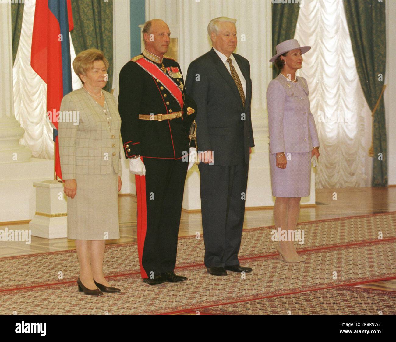 Moscow. The royal couple on an official visit to Russia. Official picture with from V; Naina Yeltsina, King Harald, President Boris Yeltsin and Queen Sonja. Photo; Rune Petter Ness / NTB Archive Code 41020/01 Stock Photo