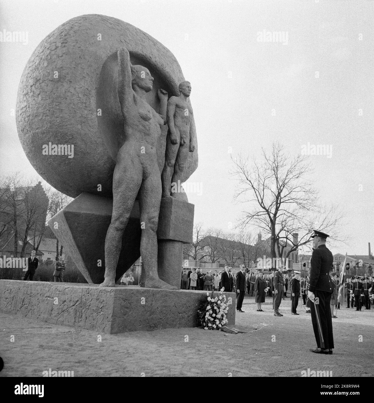 Ntb ntb the norwegian royal house sculptures memorial anniversaries hi