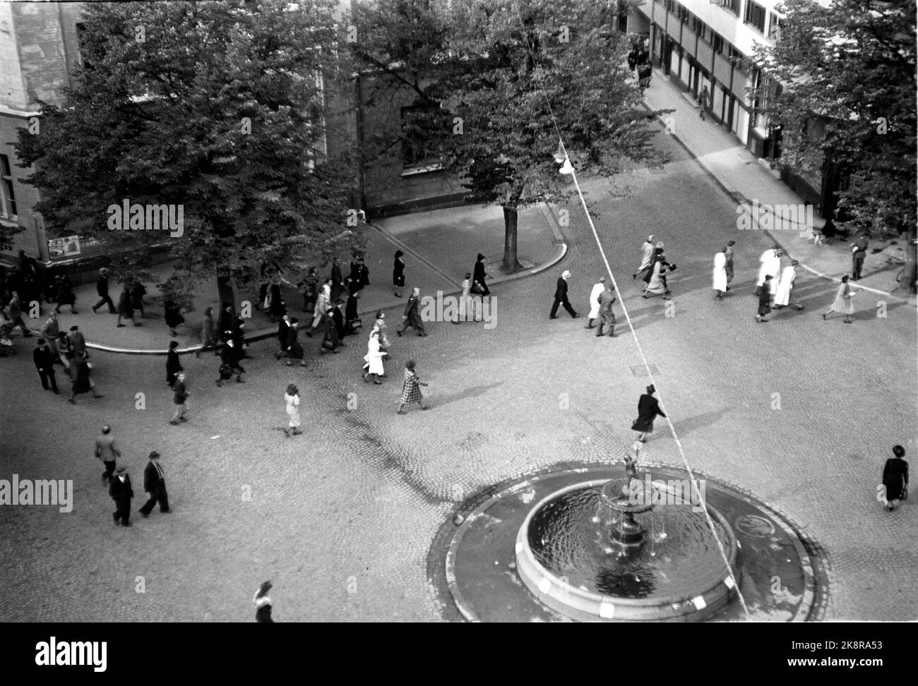 Oslo September 1941 Oslo during World War II: Flight Alarm, people hurry to shelters at St. Olavs Plass 1. Photo: NTB Stock Photo