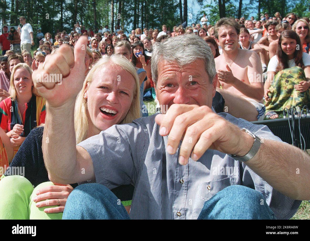 Utøya 19970712: Prime Minister Thorbjørn Jagland sent the most powerful outcomes against the Progress Party in his speech on Utøya. But the center also got several political kicks in front of the AUF youth at summer camps in the Tyrifjord in Buskerud. - Prime Minister Thorbjørn Jagland and Anniken Huitfeldt. NTB-Foto Rune Petter Ness / NTB Stock Photo