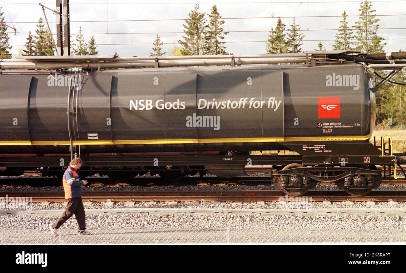 Fuel for the planes was transported by NSB with special trolleys to the