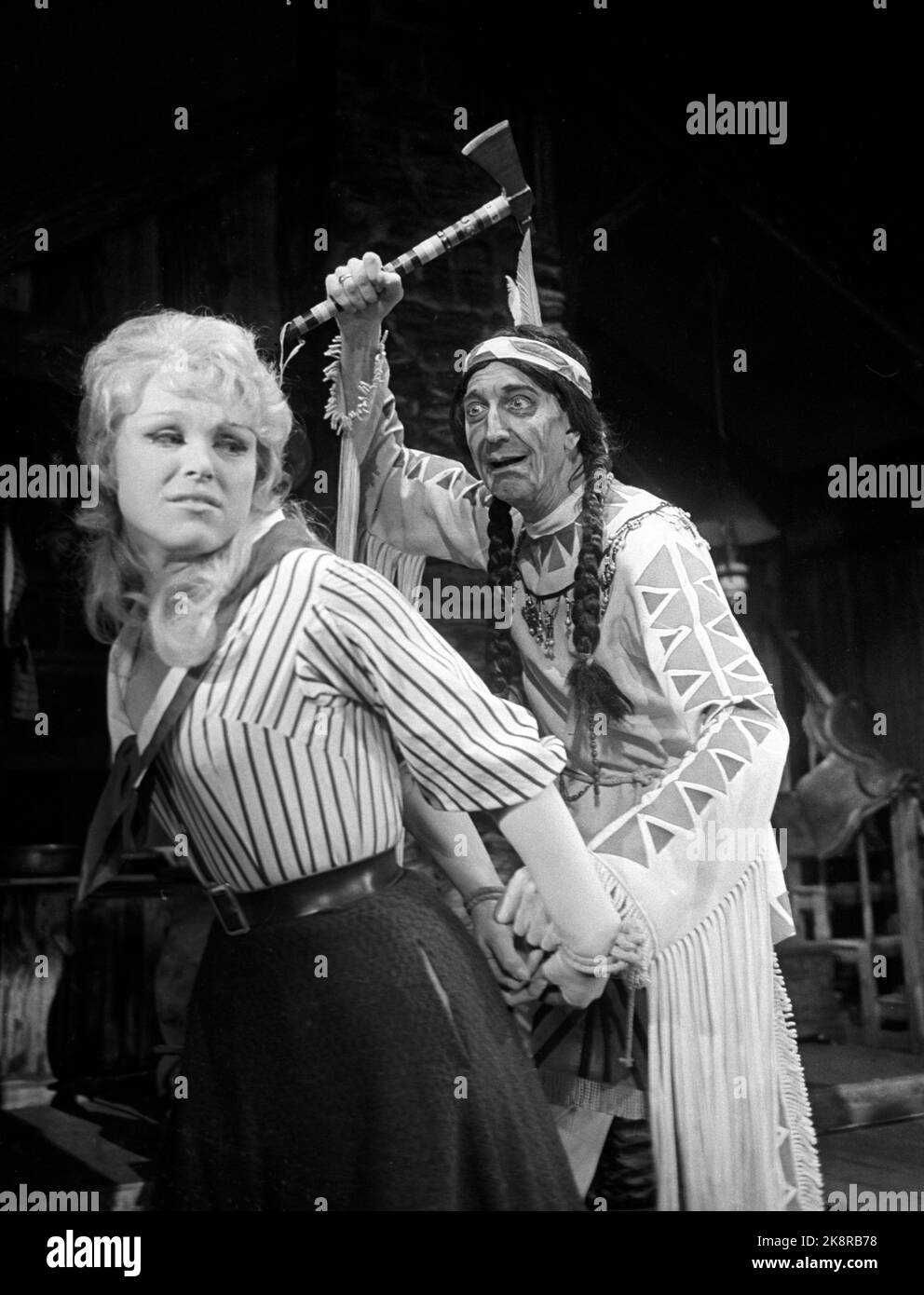 Oslo 19670320 The Norwegian Theater premieres on the play 'SUS in the Sassafrase' with Leif Juster as the Native American Chief Falkauge and Sidsel Ryen as Pamela, which is captured. Photo: NTB / NTB Stock Photo