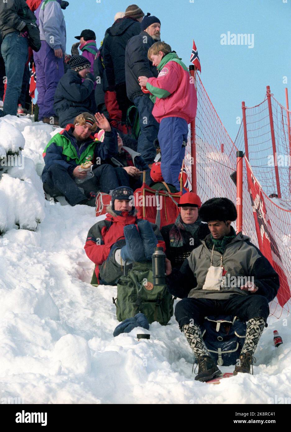 jan-greve-ntb-spectators-eating-olympics-packaging-folk-parties-hi-res