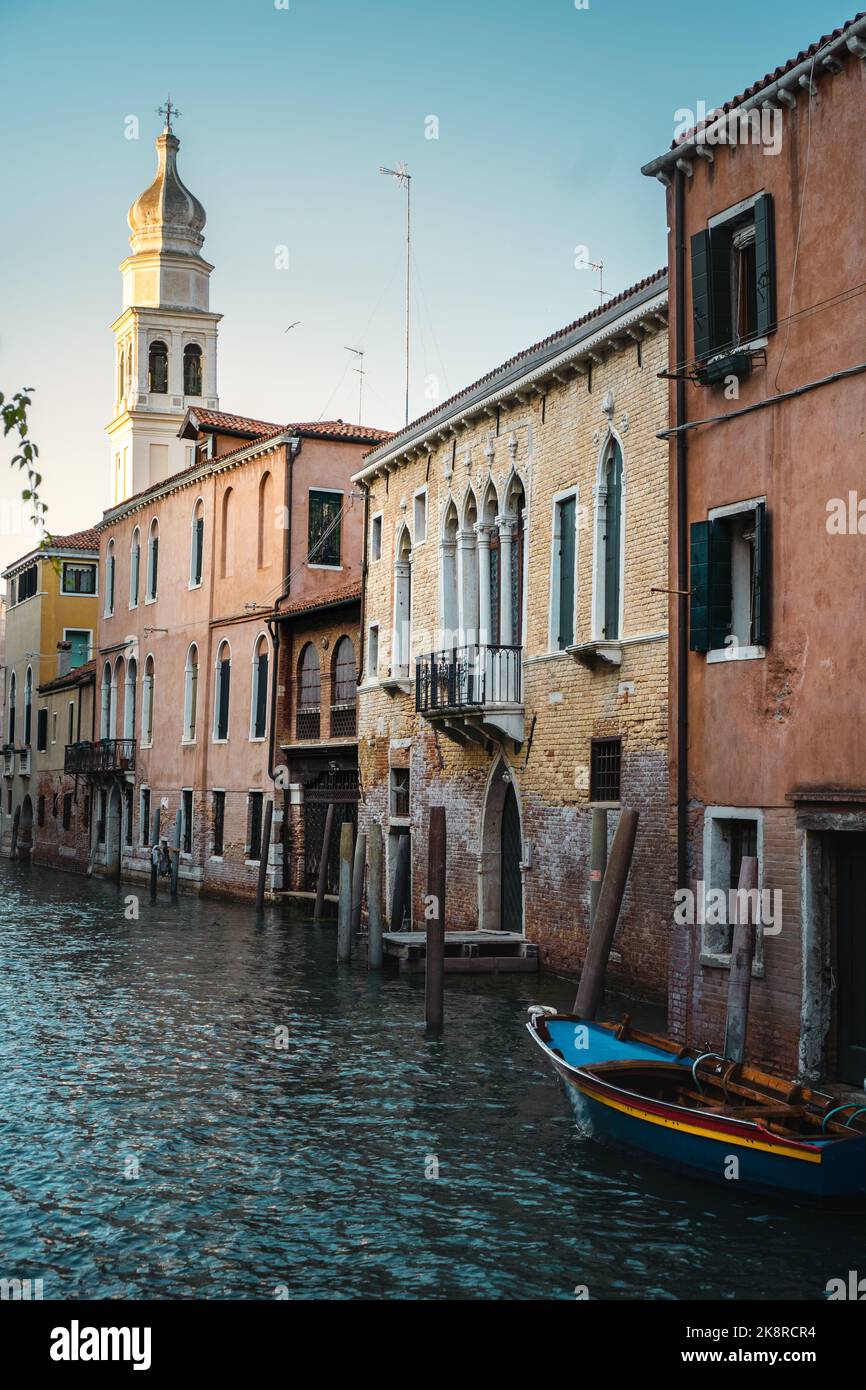 Antique bridge in venice canal hi-res stock photography and images - Alamy