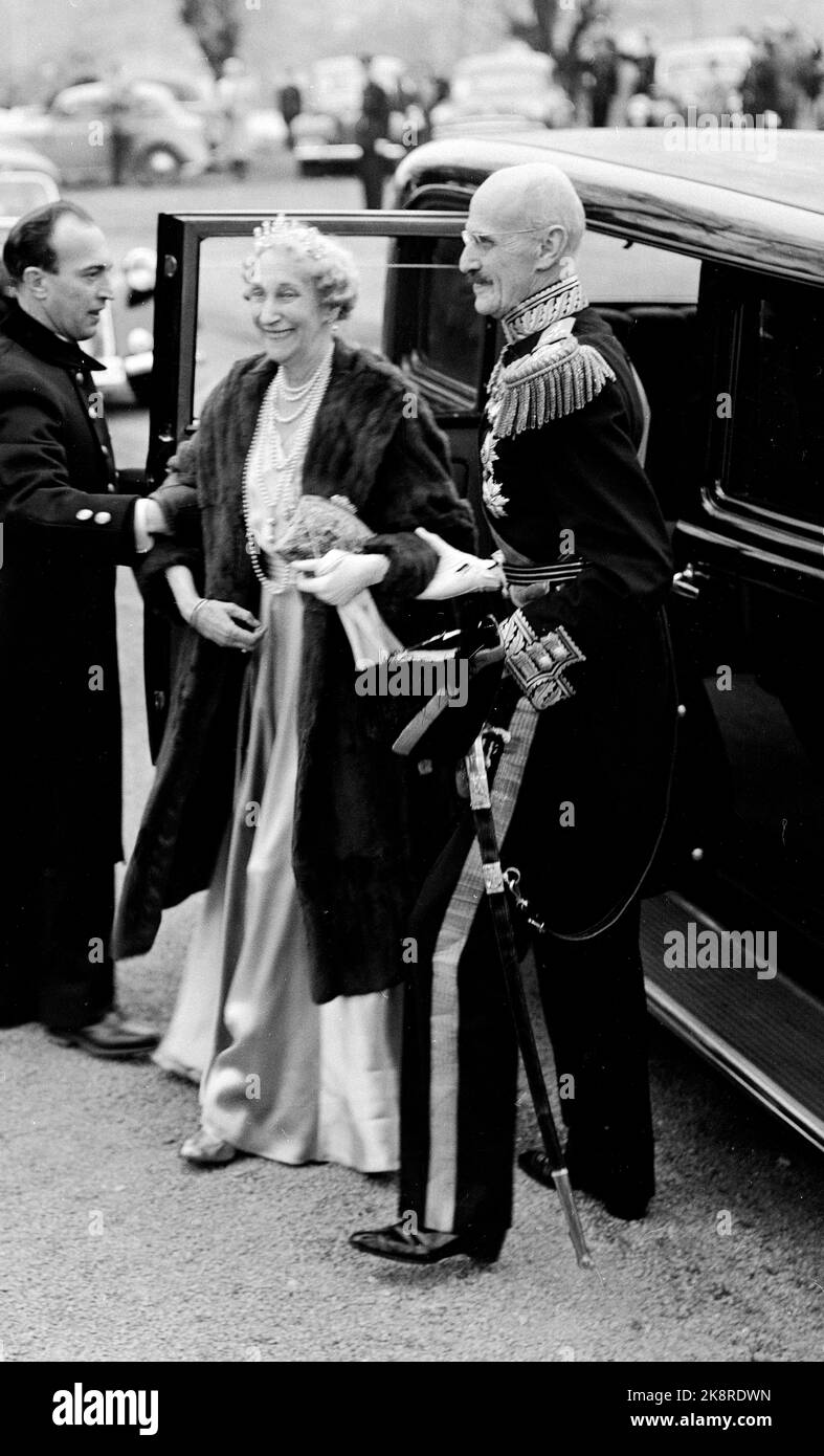 Asker 19530515. There was a big folk party on the wedding day of Princess Ragnhild and shipowner Erling Lorentzen when they married in Asker church. Here we see King Haakon VII of Norway and Princess Ingeborg of Sweden arrives at the wedding. Long dress with fur over and diadem. Photo: SV. A. Børretzen / Current Stock Photo