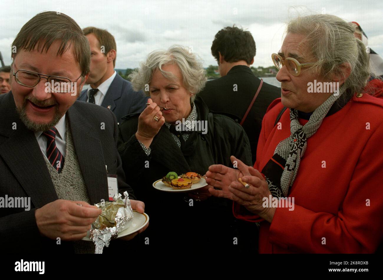 Oslo 19900827. The big hatred conference, 'The Anatomy of Hate', in Oslo. Boat trip with S/S Vollan on the Oslofjord for the conference participants. President of Lithuania, Vytautus Landsbergis and Elena Bonner. In the middle Mrs. Landsbergis. NTB archive photo Morten Hvaal / NTB Stock Photo