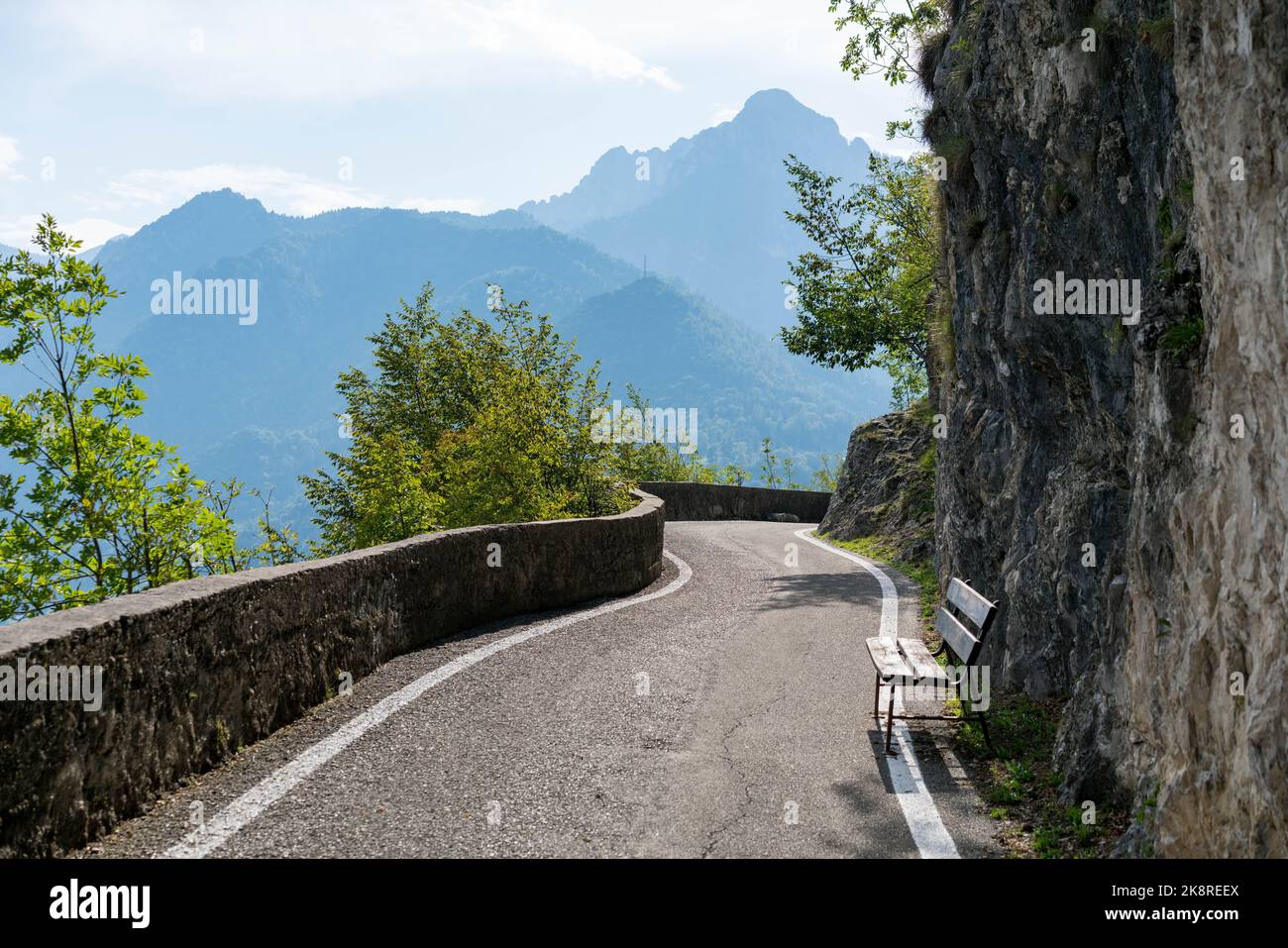 Empty road background hi-res stock photography and images - Alamy