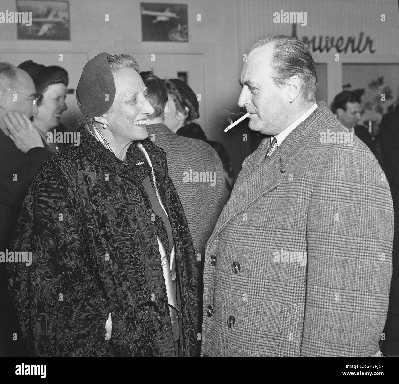 Gardemoen 19530125. Crown Princess Märtha, Princess Astrid and Princess Ragnhild come to Norway. At Gardermoen Airport they were met by Crown Prince Olav, Prince Harald and King Haakon. Crown Prince Olav and Crown Princess Märtha were happy to see each other again. Crown Princess Märtha with fur and hat, Crown Prince Olav smokes cigarette. Photo: NTB Archive / NTB Stock Photo